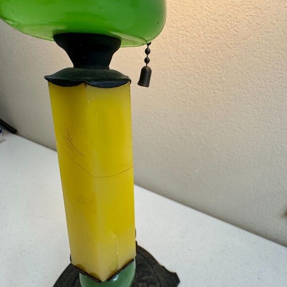 Vintage Bakelite Table Lamp Dreamcicle Art 2 Bulb Green/Yellow Jadeite - Picture 8 of 13
